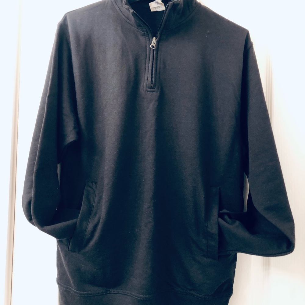 NWOT 3/4 zip pullover sweatshirt w/pockets! Medium.